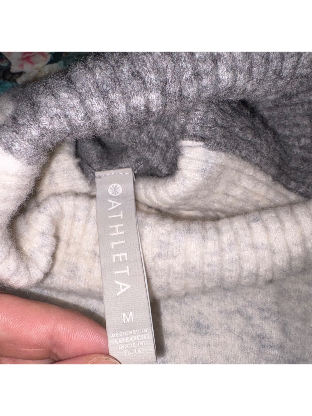 Athleta $128 62% Merino Wool Woman’s M Ultra Soft Turtleneck Sweater Medium Cozy - Picture 2 of 8